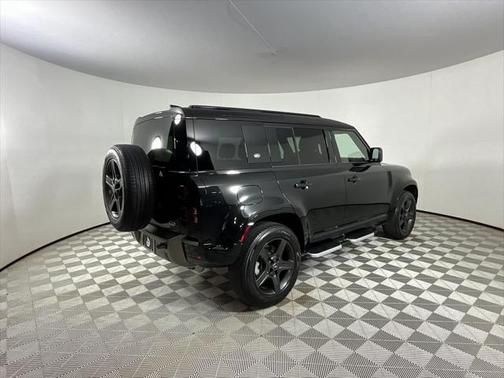 2022 Land Rover Defender 110 X-Dynamic SE