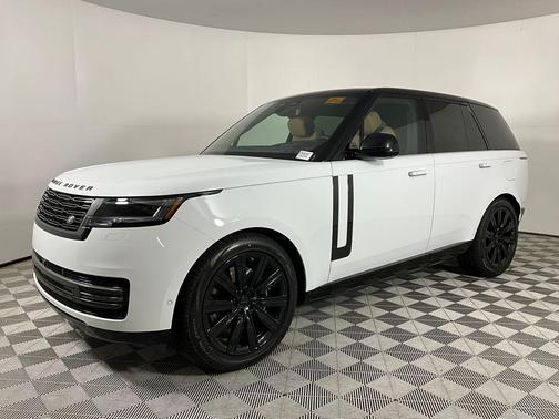 Fuji White 2026 Land Rover Range Rover P550e SE