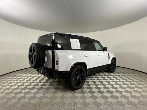 2025 Land Rover Defender 110 P400 X-Dynamic SE