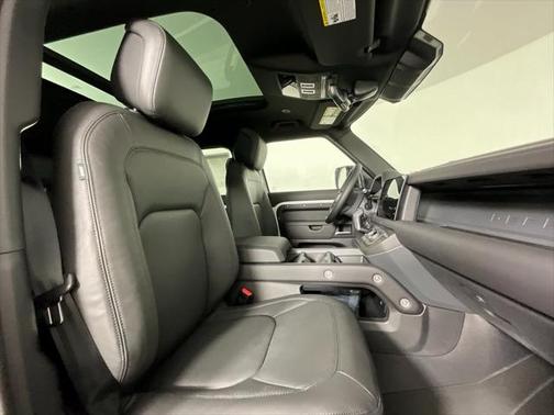2025 Land Rover Defender 110 P400 X-Dynamic SE