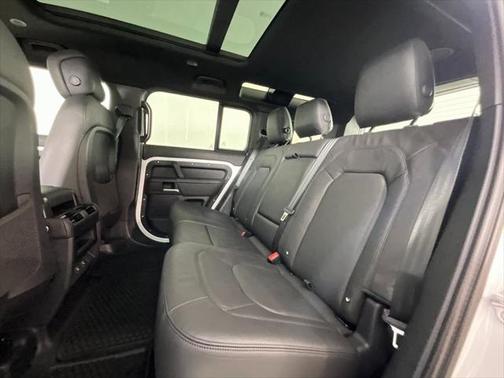 2025 Land Rover Defender 110 P400 X-Dynamic SE