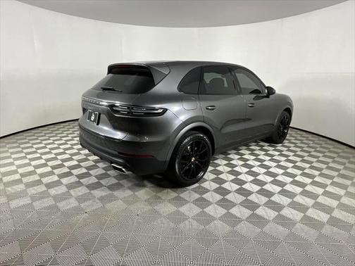 2022 Porsche Cayenne Base