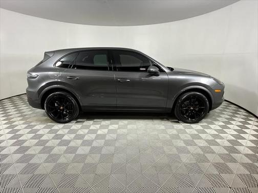 2022 Porsche Cayenne Base