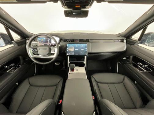 2025 Land Rover Range Rover P400 SE 7 Seat