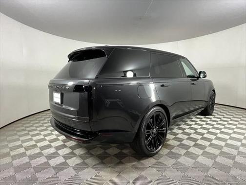 2025 Land Rover Range Rover P400 SE 7 Seat