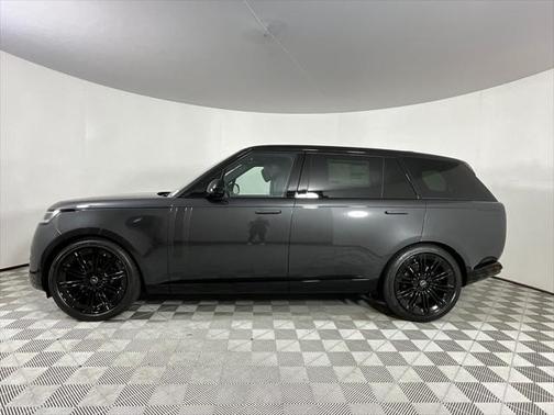 2025 Land Rover Range Rover P400 SE 7 Seat