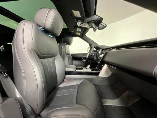 2025 Land Rover Range Rover P400 SE 7 Seat
