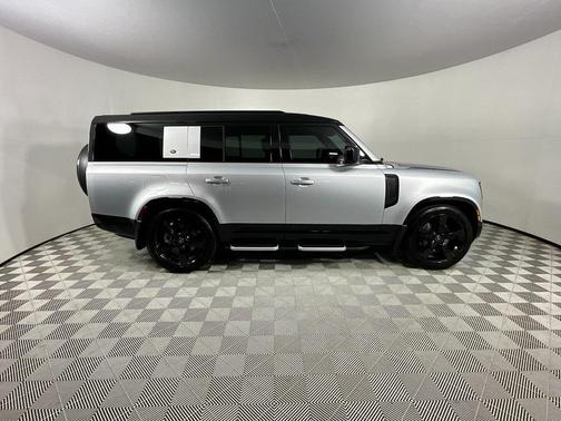 2023 Land Rover Defender 130 X-Dynamic SE