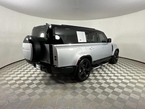2023 Land Rover Defender 130 X-Dynamic SE