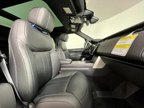 2025 Land Rover Range Rover P530 SE 7 Seat