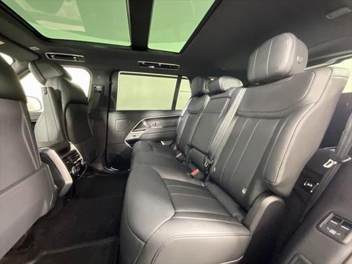 2025 Land Rover Range Rover P530 SE 7 Seat