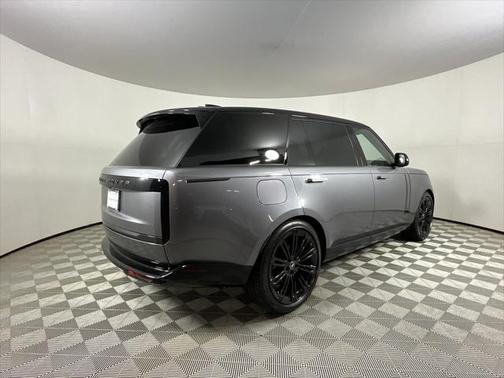 2025 Land Rover Range Rover P530 SE 7 Seat