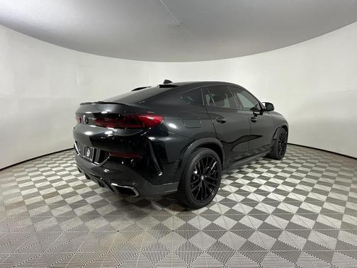 2021 BMW X6 M50i