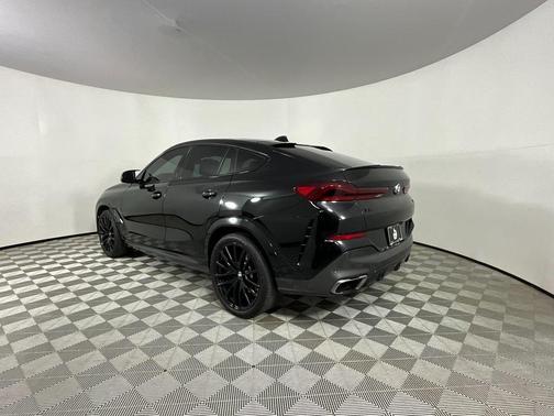 2021 BMW X6 M50i