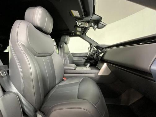 2025 Land Rover Range Rover P530 SE