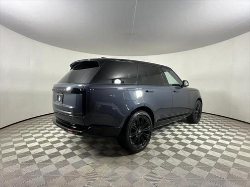 2025 Land Rover Range Rover P530 SE