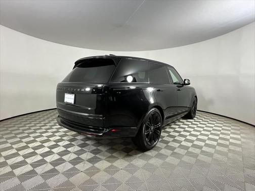 2025 Land Rover Range Rover P530 SE