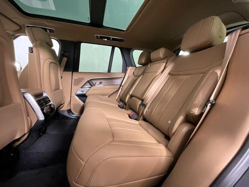 2025 Land Rover Range Rover P530 SE
