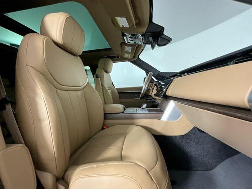 2025 Land Rover Range Rover P530 SE