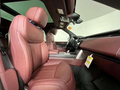 2025 Land Rover Range Rover P550e SE