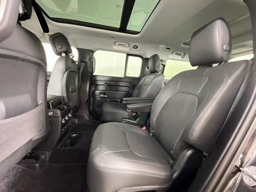 2025 Land Rover Defender 130 P400 X-Dynamic SE
