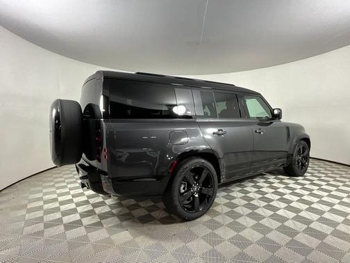 2025 Land Rover Defender 130 P400 X-Dynamic SE