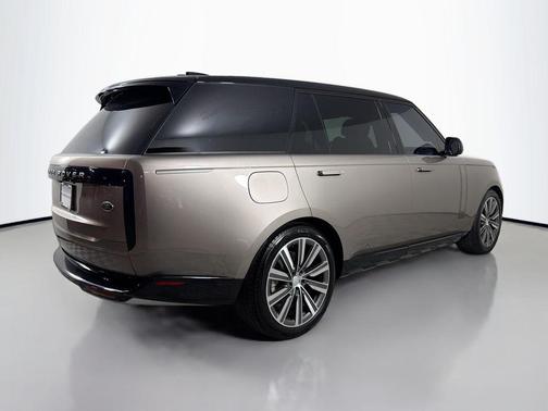 Bronze 2023 Land Rover Range Rover P400 SE