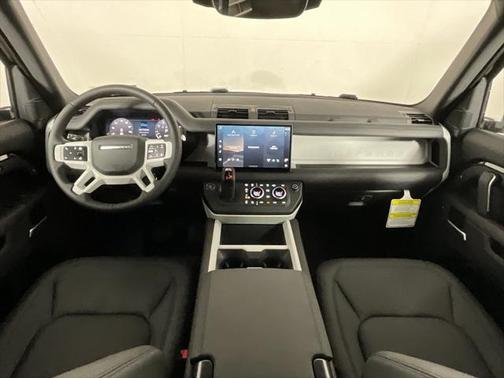2025 Land Rover Defender X-Dynamic SE