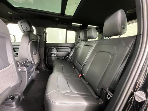 2025 Land Rover Defender X-Dynamic SE