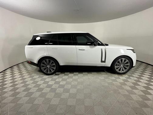 2023 Land Rover Range Rover P530 SE