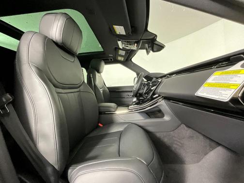 2025 Land Rover Range Rover Sport SE