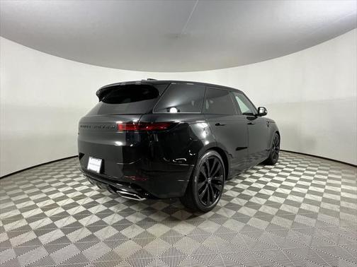 2025 Land Rover Range Rover Sport SE