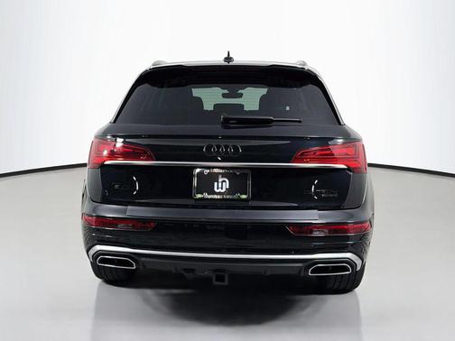 Mythos Black Metallic 2023 Audi Q5 e 55 S line Premium Plus