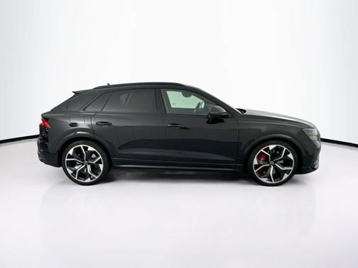 Mythos Black Metallic 2024 Audi RS Q8 4.0T