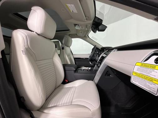 2025 Land Rover Discovery P300 S
