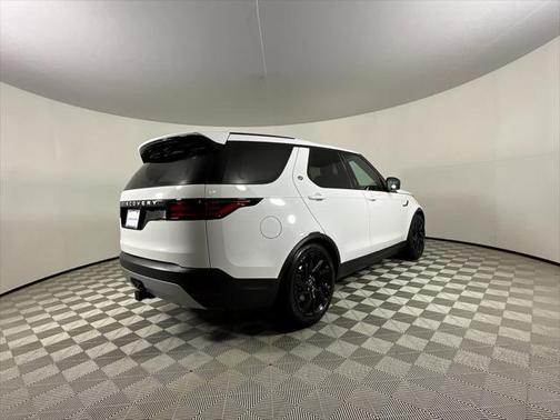 2025 Land Rover Discovery P300 S