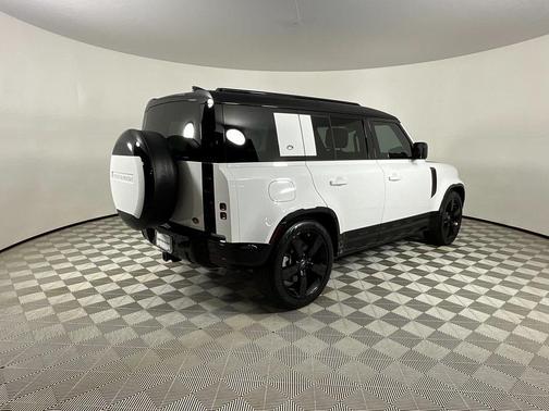2023 Land Rover Defender 110 X-Dynamic SE