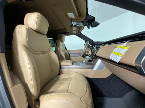 2025 Land Rover Range Rover P530 SE