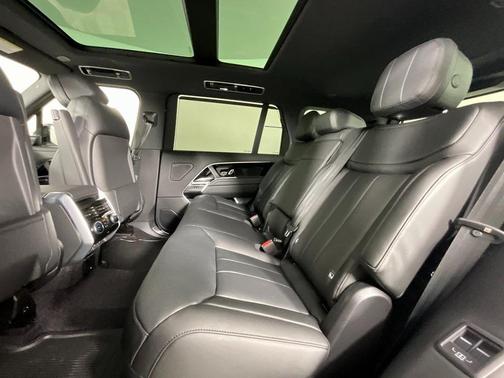 2025 Land Rover Range Rover P400 SE 7 Seat
