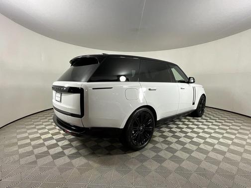 2025 Land Rover Range Rover P400 SE 7 Seat