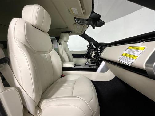 2025 Land Rover Range Rover P400 SE