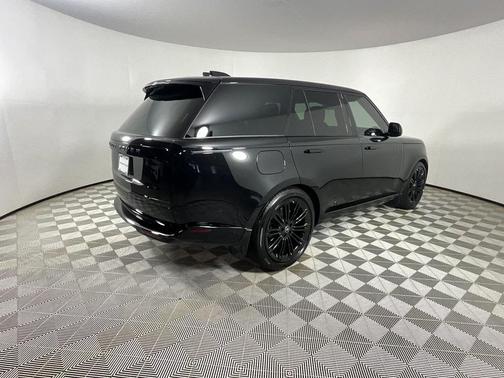 2025 Land Rover Range Rover P530 SE