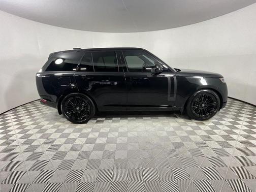 2025 Land Rover Range Rover P530 SE