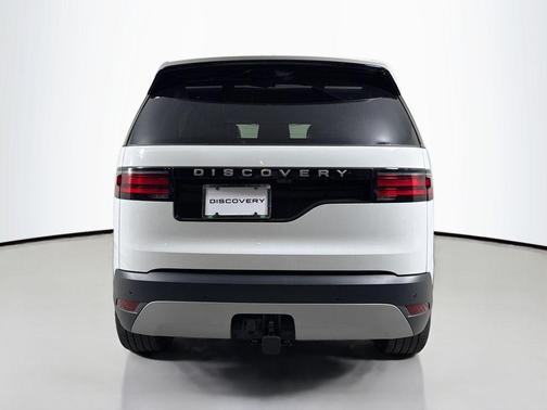 Fuji White 2026 Land Rover Discovery S