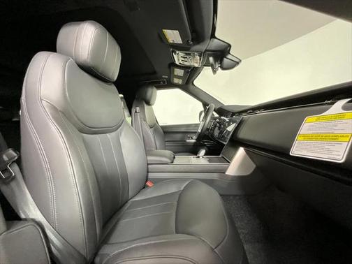 2025 Land Rover Range Rover P530 SE