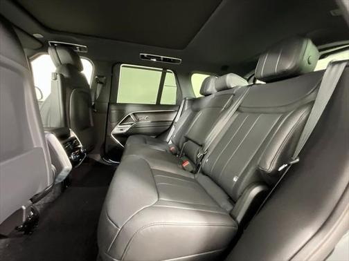 2025 Land Rover Range Rover P530 SE