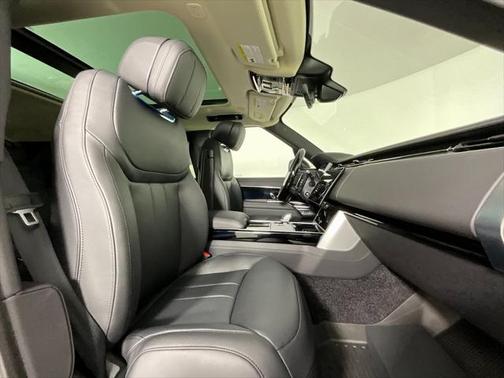 2025 Land Rover Range Rover P530 SE