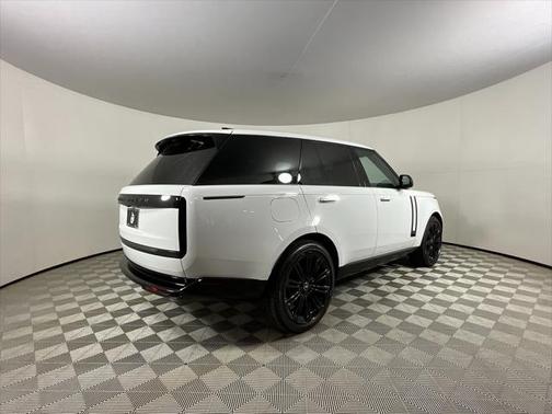 2025 Land Rover Range Rover P530 SE