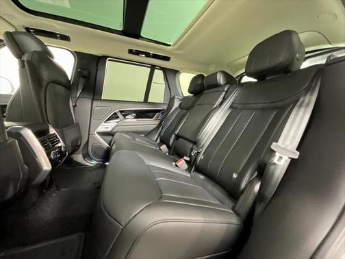 2025 Land Rover Range Rover P530 SE