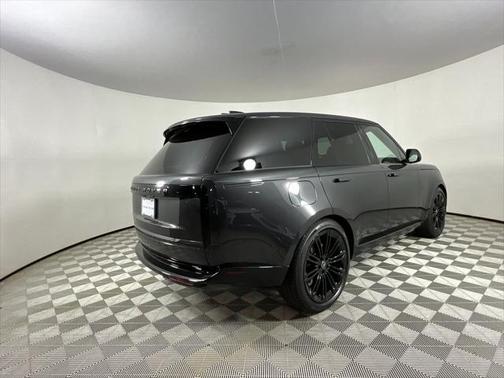 2025 Land Rover Range Rover P400 SE
